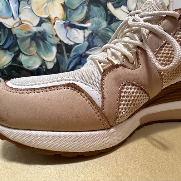 Michael Kors Women's Liv Trainer Wedge Sneakers Sporty Tan Gold Mesh Size 6 - Picture 10 of 15